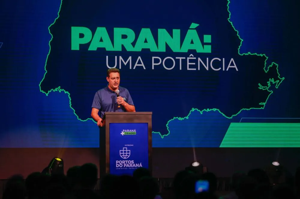 “É como no orçamento de casa: você tem que gastar menos do que ganha para poder investir em um bem para a família“, disse Ratinho Junior. Foto: Gabriel Rosa/AEN