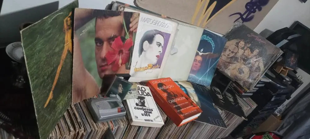 Por mais que a capa traga os desgastes e os desmazelos do tempo, são os mesmos discos que ouço há mais de 30 anos. Foto Autor