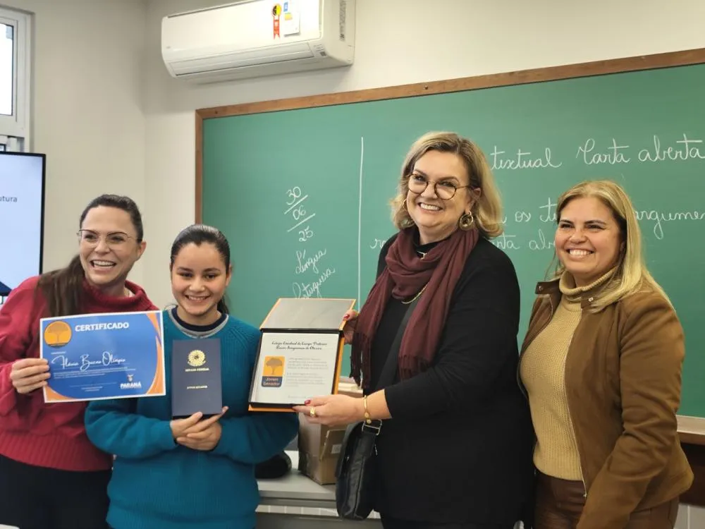 Flávia Bueno é a primeira aluna da região a vencer o Concurso, e vai ser a representante do Paraná no Senado Federal. Foto: Divulgação