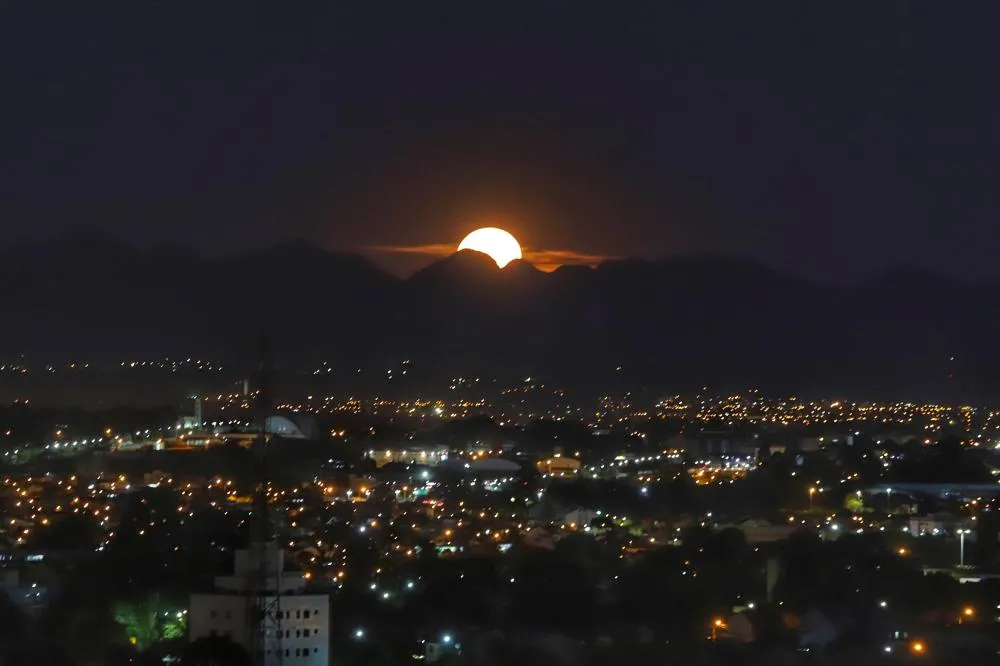 “Lua do Veado” terá melhor visibilidade no Noroeste, Oeste e Norte do Paraná, prevê Simepar. Foto: José Fernando Ogura/Arquivo AEN