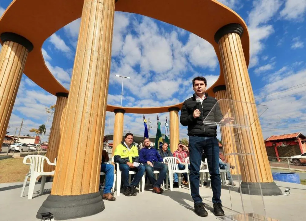 Deputado participou da inauguração da Praça da Bíblia, em São Jerônimo da Serra, onde destacou as conquistas da região. Foto: Divulgação/Assessoria.