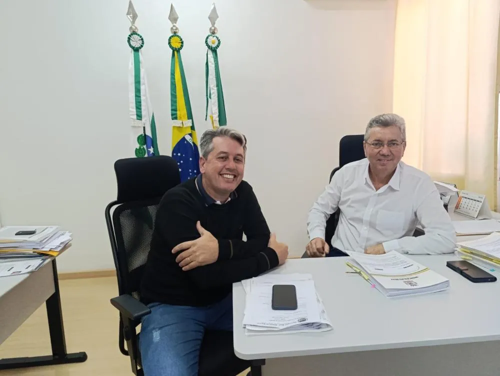 Prefeito Polaco e vice-prefeito Rick após entrevista com a reportagem da Folha. Foto: Davi Martins/Folha Extra