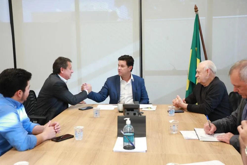 Emenda foi anunciada em uma reunião com o prefeito Gerson Nunes e outros representantes. Foto: Divulgação
