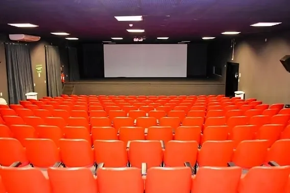 Cine Teatro volta a funcionar no dia 2 de agosto, com “Os Smurfs”. Foto: Reprodução/Internet