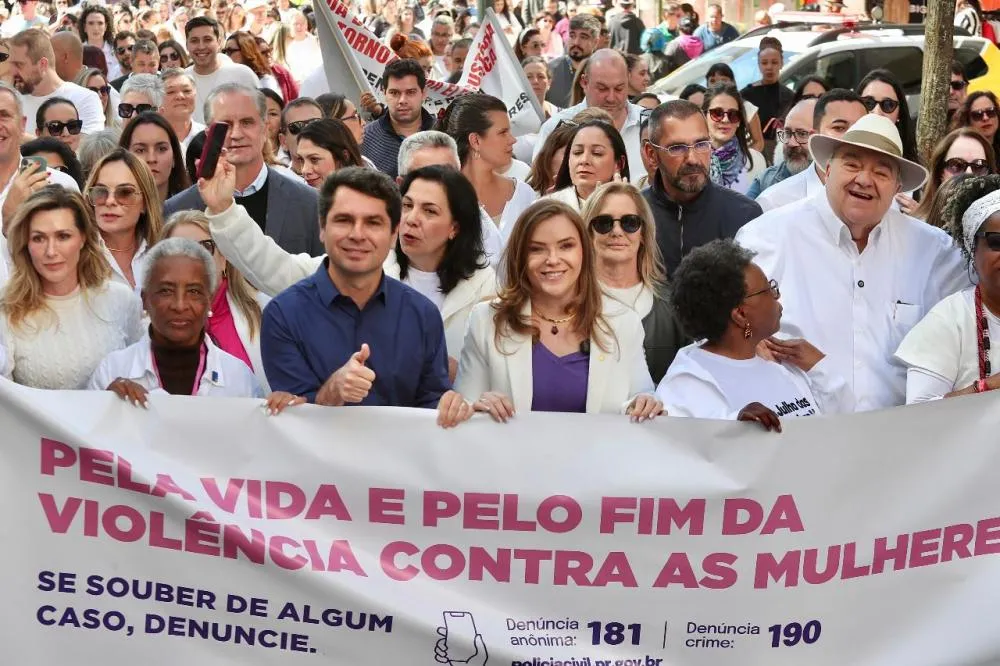 Alexandre Curi durante a caminhada em Curitiba. Foto: Assessoria