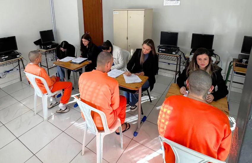 Iniciativa busca verificar se os direitos das pessoas privadas de liberdade estão sendo devidamente respeitados nas unidades prisionais da região. Foto: TJPR