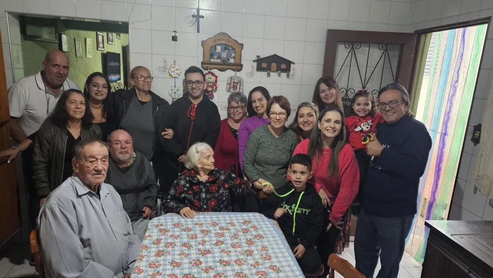 Jovino Francisco Leal em foto com todos os seus filhos, cinco netos e dois bisnetos. Foto: Arquivo Pessoal