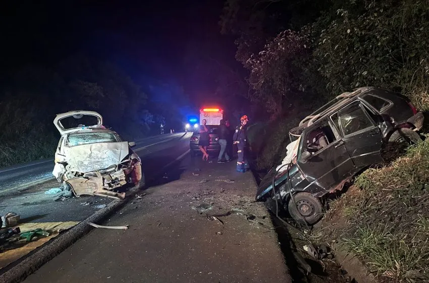 O impacto foi violento e mobilizou diversas equipes de resgate. Foto Divulgação PRF