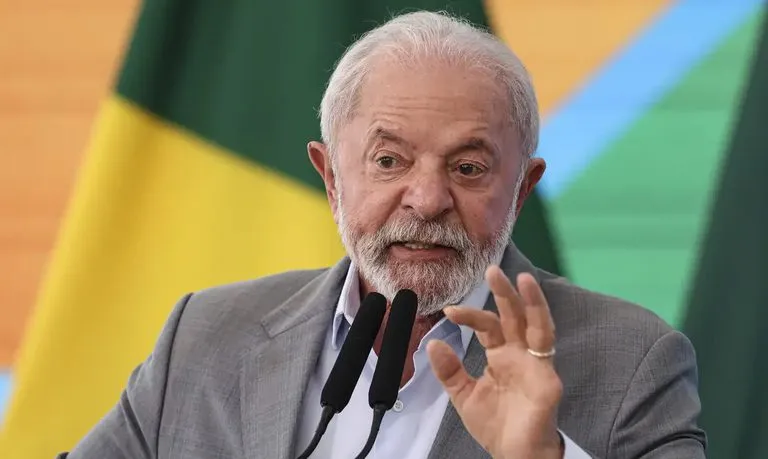 Lula disse que o governo vai trabalhar para defender as empresas e os trabalhadores afetados enquanto deixa a porta aberta para negociações com a Casa Branca. Foto: Agência Gov
