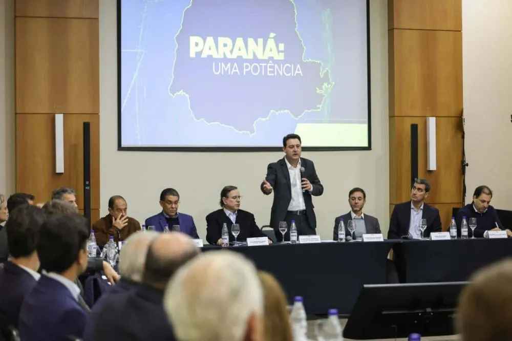Casa Fácil Paraná, salto do Produto Interno Bruto (PIB) paranaense e dinheiro em caixa foram os principais pontos levantados pelo governador no encontro. Foto: Jonathan Campos/AEN