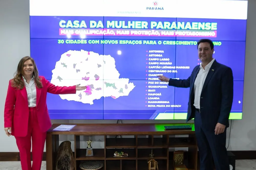 Anúncio foi feito pelo governador Carlos Massa Ratinho Junior e a secretária da Mulher, Igualdade Racial e Pessoa Idosa, Leandre Dal Ponte. Foto: Roberto Dziura Jr/AEN