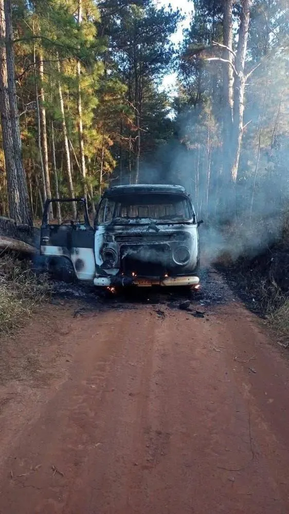 Veículo ficou completamente destruído. Foto: Divulgação/Timburi Ouvintes