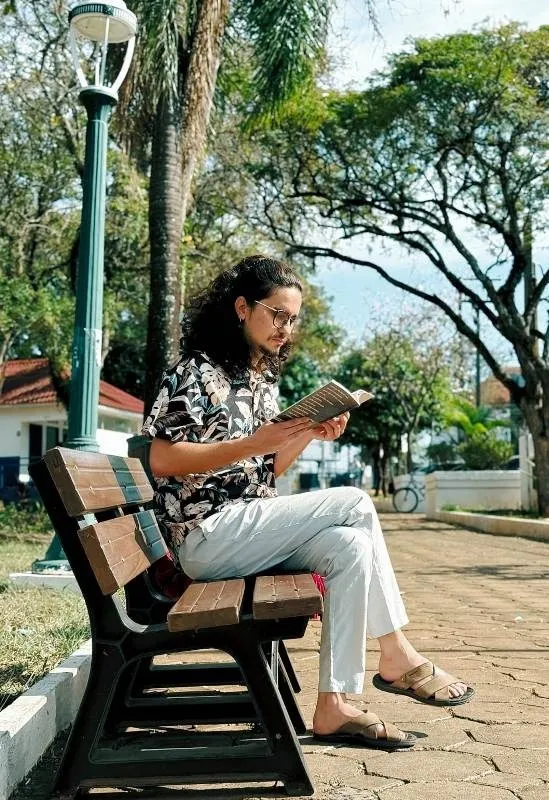 André Guilherme de Almeida, servidor público que vai lançar seu primeiro livro neste sábado (06). Foto: Divulgação