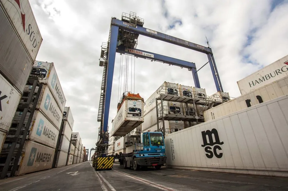 O Paraná exportou US$ 2,27 bilhões em agosto de 2025, maior volume do ano e alta de 10,4% sobre julho, segundo o Ipardes. Foto: AEN