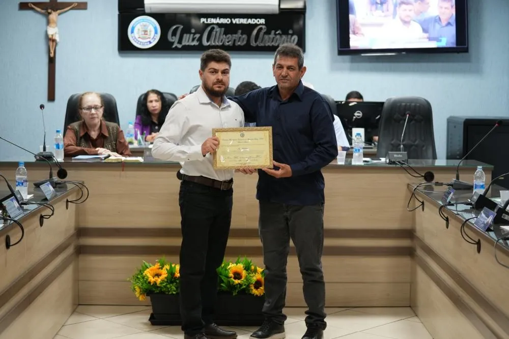 Ivan Barbosa foi homenageado por sua coragem em arriscar a vida para salvar os idosos. Foto: Divulgação