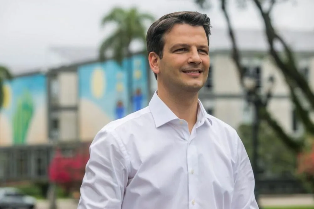 O prefeito de Curitiba, Eduardo Pimentel (PSD), lidera o ranking de aprovação entre gestores de capitais brasileiras. Foto: Reprodução/Internet