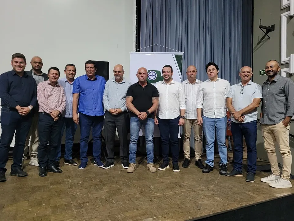  Prefeitos participaram da palestra, que foi conduzida pelo secretário de Estado, Hudson Leôncio. Foto: Marcos Junior