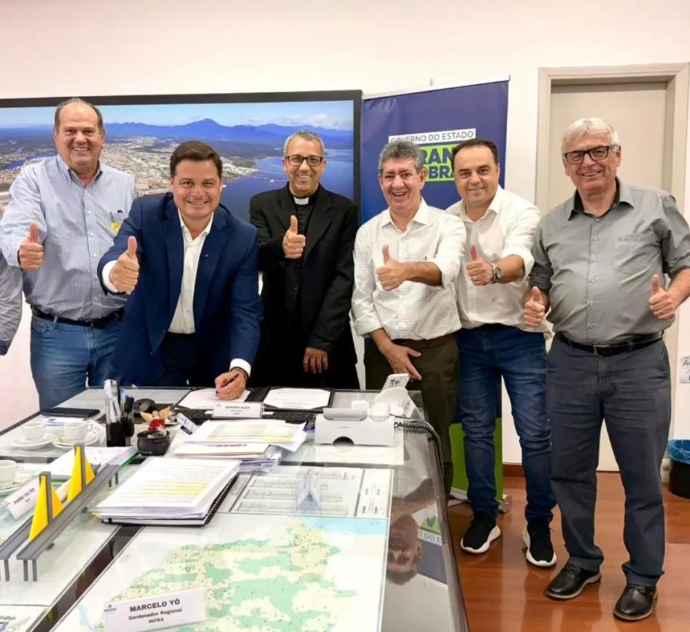 Assinatura da pavimentação representou uma conquista histórica para a cidade. Foto: Divulgação