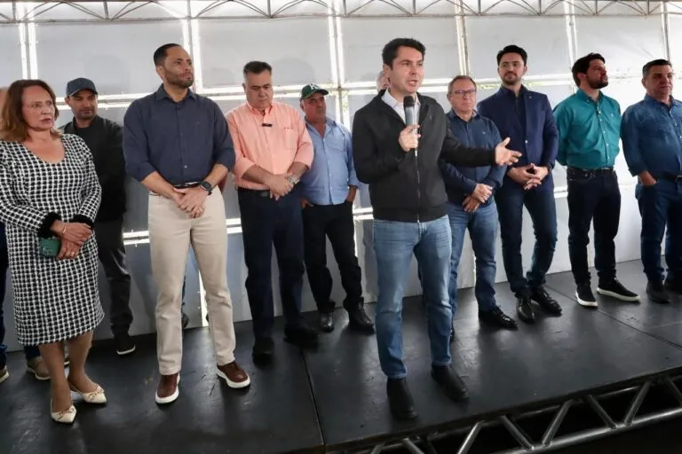 O deputado Alexandre Curi (PSD) destacou o avanço da descentralização da saúde no Paraná. Foto: Assessoria