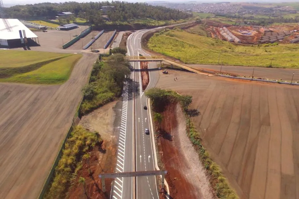 A primeira passarela foi construída em 2023, ligando o Santuário à Gruta de Nossa Senhora de Lurdes. Foto: DER
