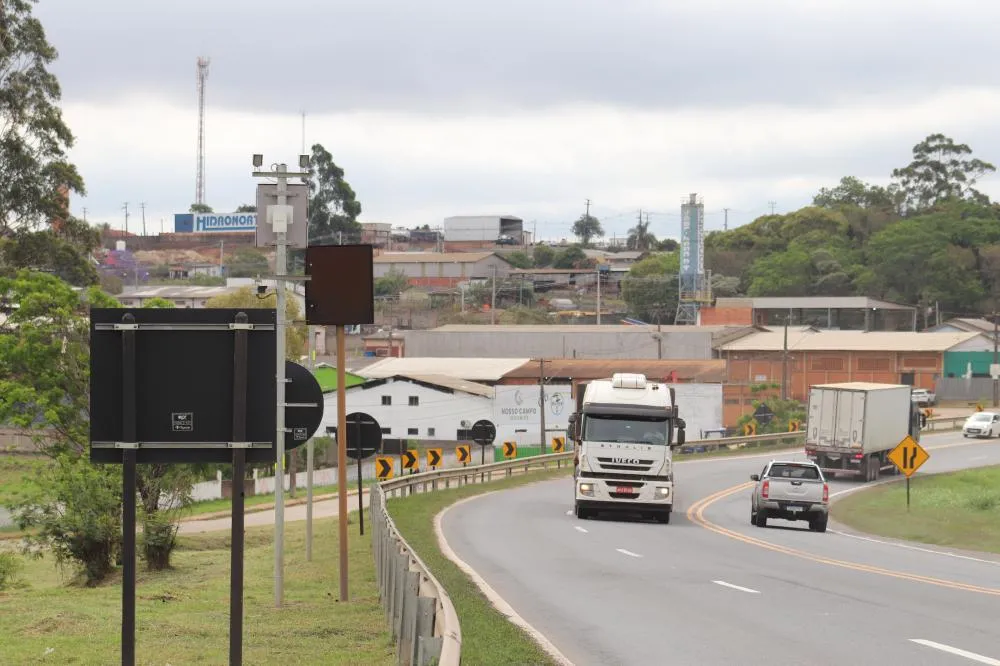 Radar em Arapoti, próximo ao posto Hulk, é um dos que entra em operação nesta segunda. Foto José Adão | Voz do Povo