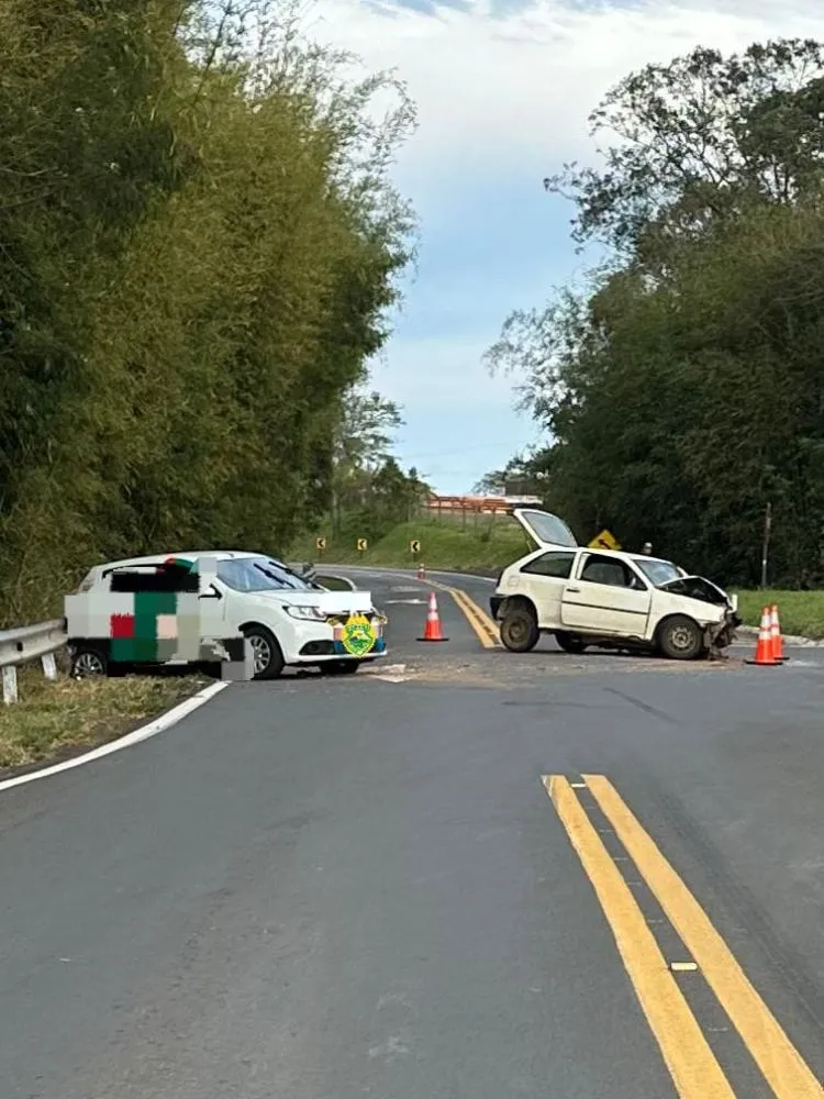 Motoristas e passageiros dos dois veículos ficaram feridos. Foto: Divulgação