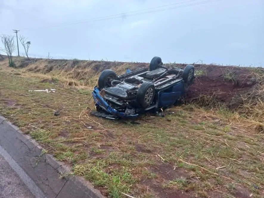 Motorista e passageiros ficaram feridos. Foto: Divulgação