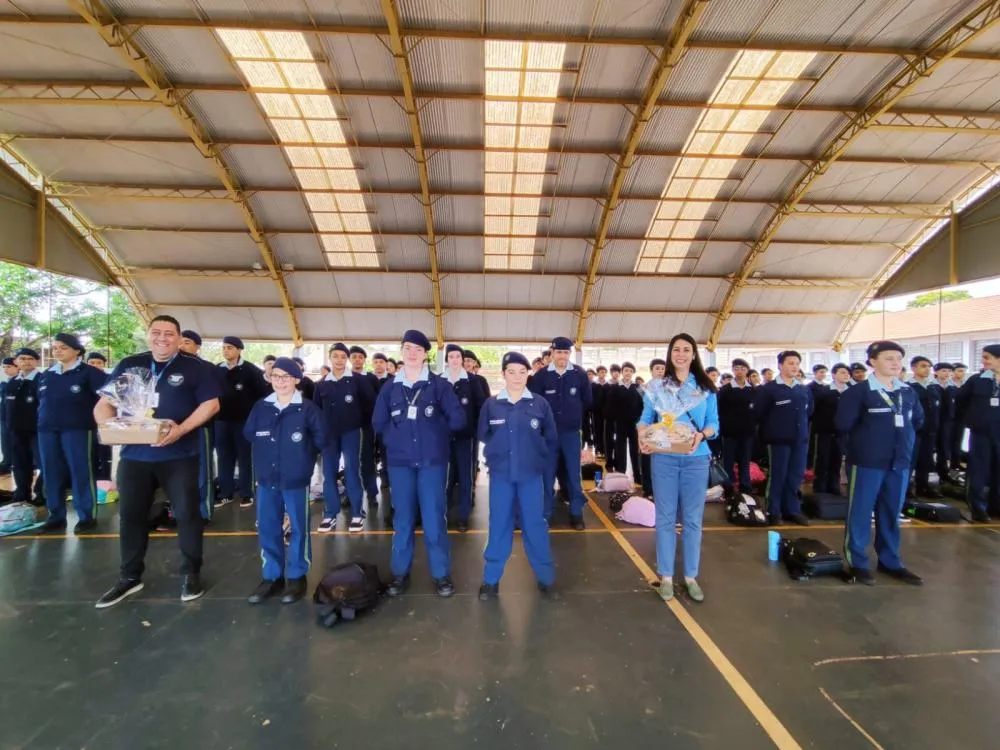 Selo reconhece a ordem e disciplina durante a formatura, ato realizado antes das aulas. Foto: Divulgação