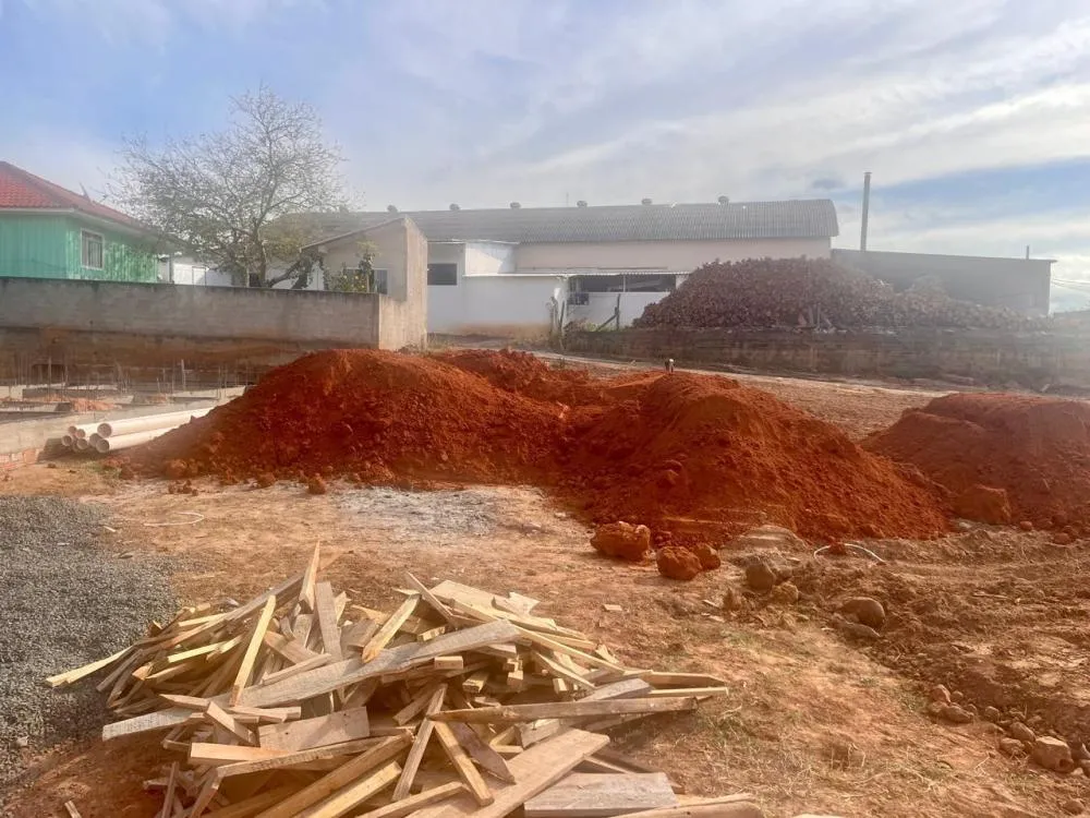 Terrenos, veículos e outros itens serão leiloados pela prefeitura. Foto: Prefeitura de Tomazina