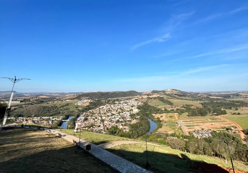Vista do Parque do Cruzeiro, mais novo cartão postal do Norte Pioneiro do Paraná, na cidade de Tomazina. Foto Folha Extra