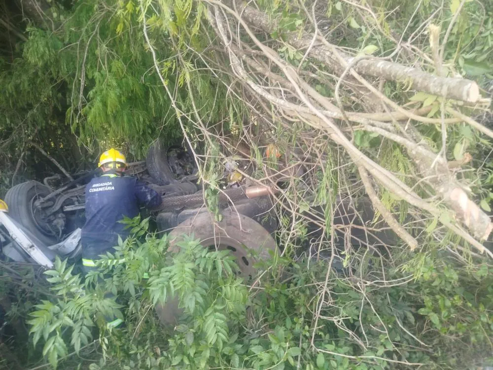 Acidente aconteceu nesta quinta-feira (23) em Tomazina. Foto: Divulgação