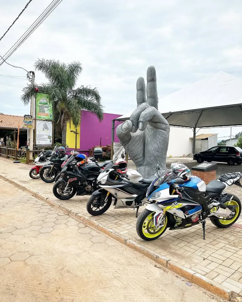 Carlópolis recebeu o 5º Monumento da Rota, e hoje atrai grande parte dos mototuristas de todo o Brasil. Foto: Instagram/Rota 218