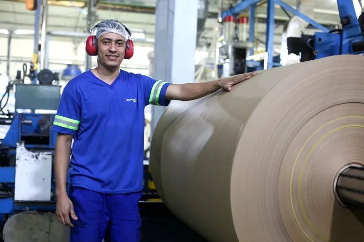 Referência no setor papeleiro, o Grupo Technocoat está com vagas abertas em Telêmaco Borba, Araucária e São José dos Pinhais. Foto: Grupo Technocoat
