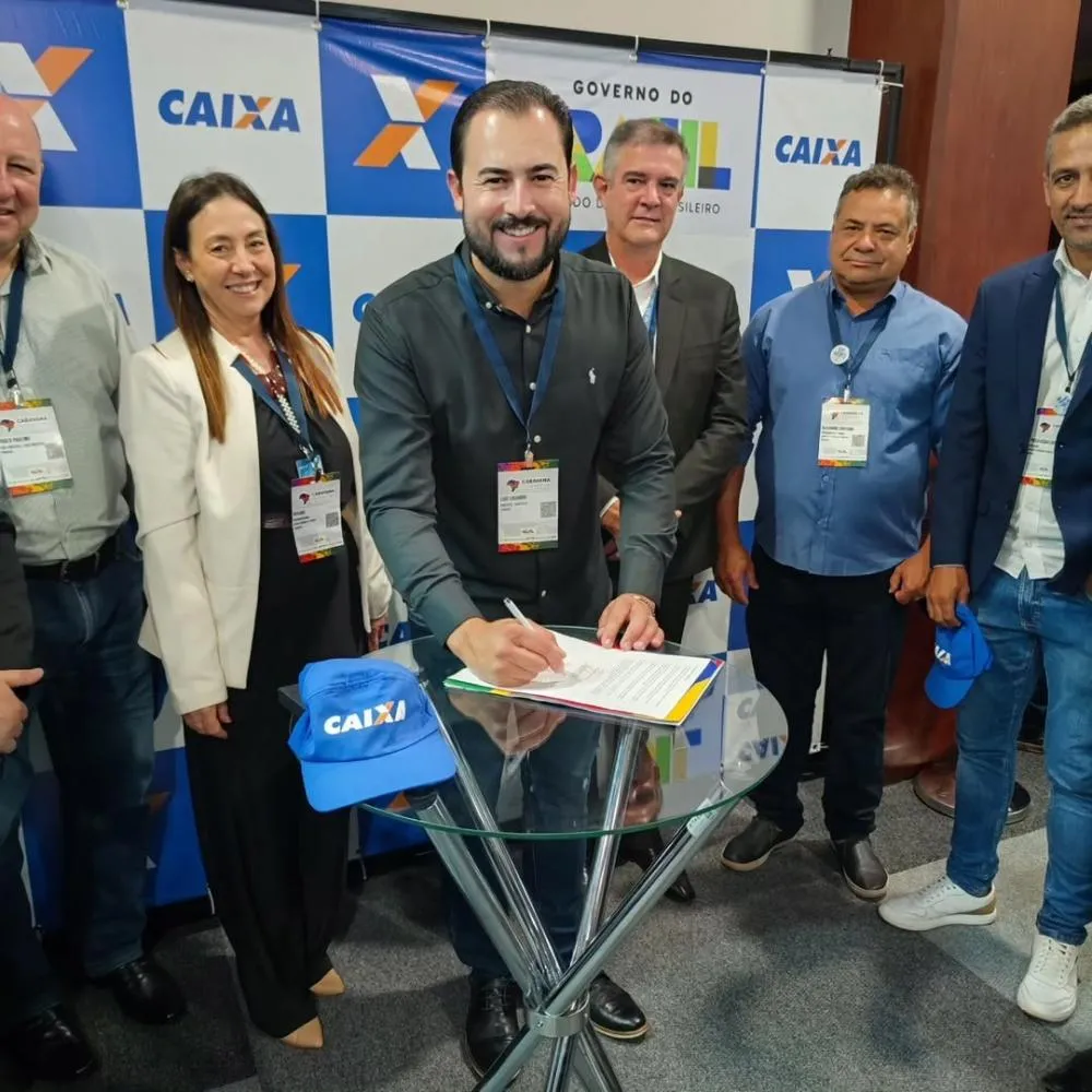 Assinatura aconteceu nesta sexta-feira (31) em Foz do Iguaçu. Foto: Divulgação