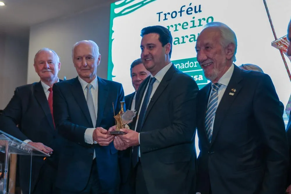 A entrega do prêmio ocorreu durante a posse da nova diretoria do MPP para a gestão 2025-2027, com Marcos Domakoski reeleito. Foto: Geraldo Bubniak/AEN