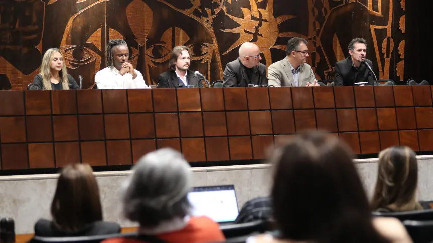 O encontro reuniu gestores, pesquisadores e representantes de diferentes segmentos culturais para discutir o uso das novas tecnologias. Foto: Valdir Amaral/Alep