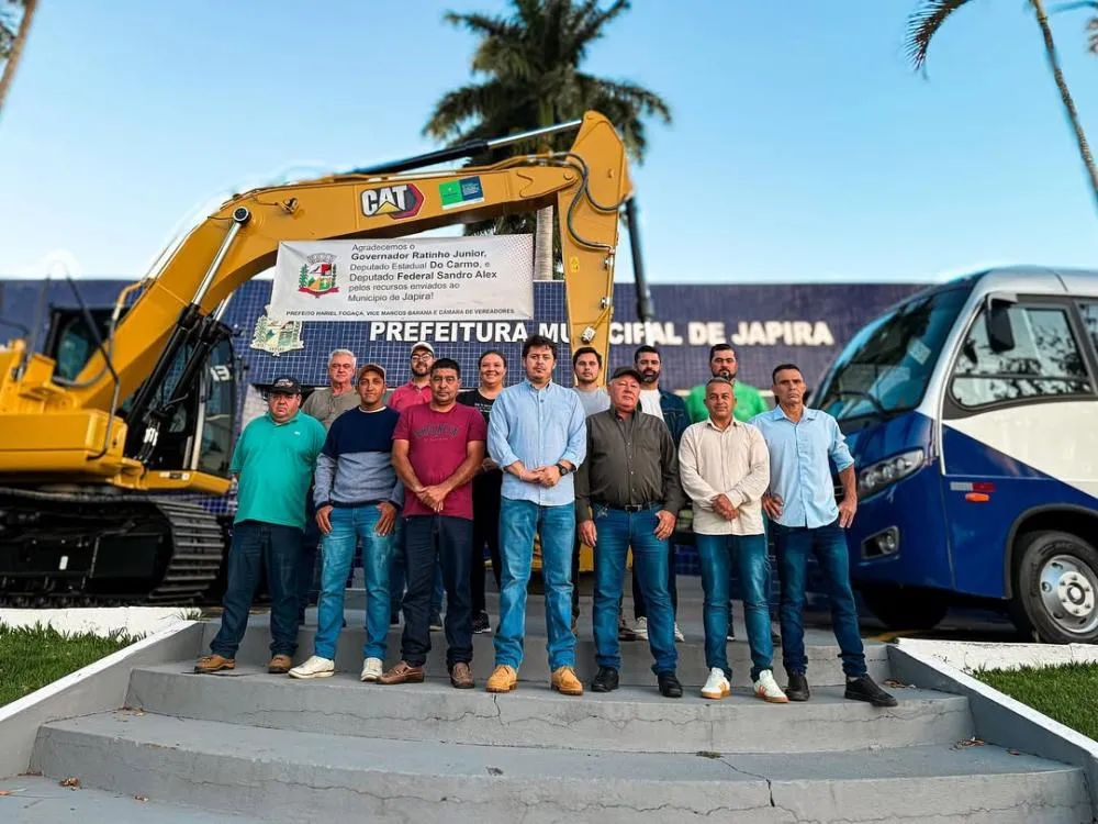 Veículos foram entregues às secretarias nesta segunda-feira (03). Foto: Instagram/Hariel Fogaça