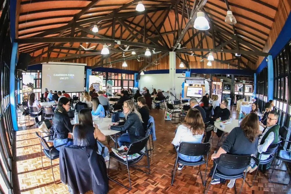 A cidade deu mais um passo importante ao sediar o Workshop Regional de Destinos Turísticos Inteligentes, reunindo representantes de 33 municípios da região Sul. Foto: José Fernando Ogura