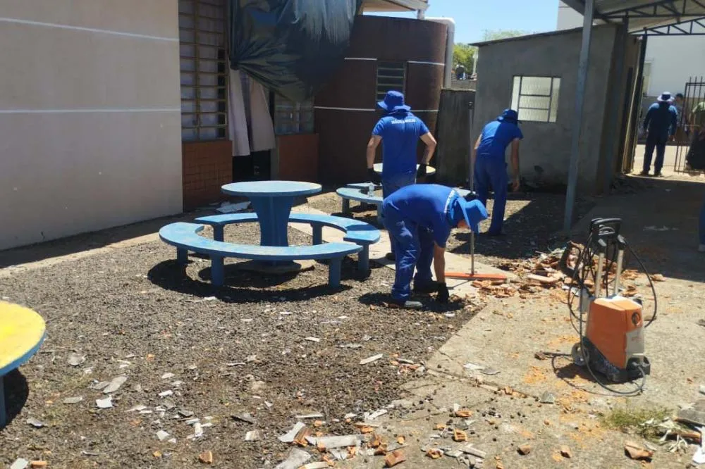 Neste momento, o grupo atua na remoção de entulhos e limpeza do Colégio Estadual Ludovica Safraider. Foto: SESP