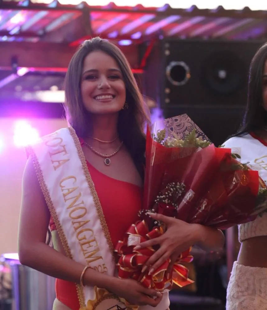 Isabely foi coroada como a Garota Canoagem 2025, concurso realizado em Tomazina. Foto: Divulgação