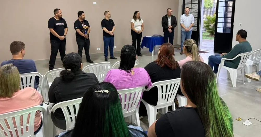 Durante a capacitação, os participantes aprendem sobre cuidados básicos de higiene, alimentação, administração de medicamentos, mobilidade e prevenção de acidentes. Foto: Divulgação