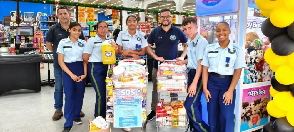 Estudantes alimentos não perecíveis, itens de higiene pessoal, produtos de limpeza, roupas de cama e banho, além de roupas íntimas. Foto: Divulgação