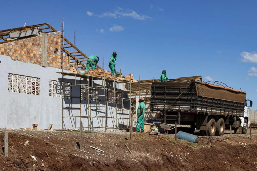 A partir da estabilização da fase emergencial, a força-tarefa passou a atuar na limpeza dos terrenos, retirada de entulhos e recuperação das residências. Foto: AEN PR