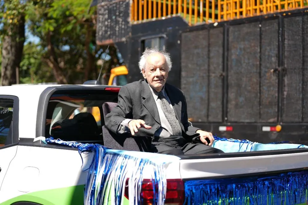 Dr. Habib Calixto recebeu uma homenagem especial durante a celebração, marcando sua importância para a cidade. Foto: Prefeitura de Wenceslau Braz