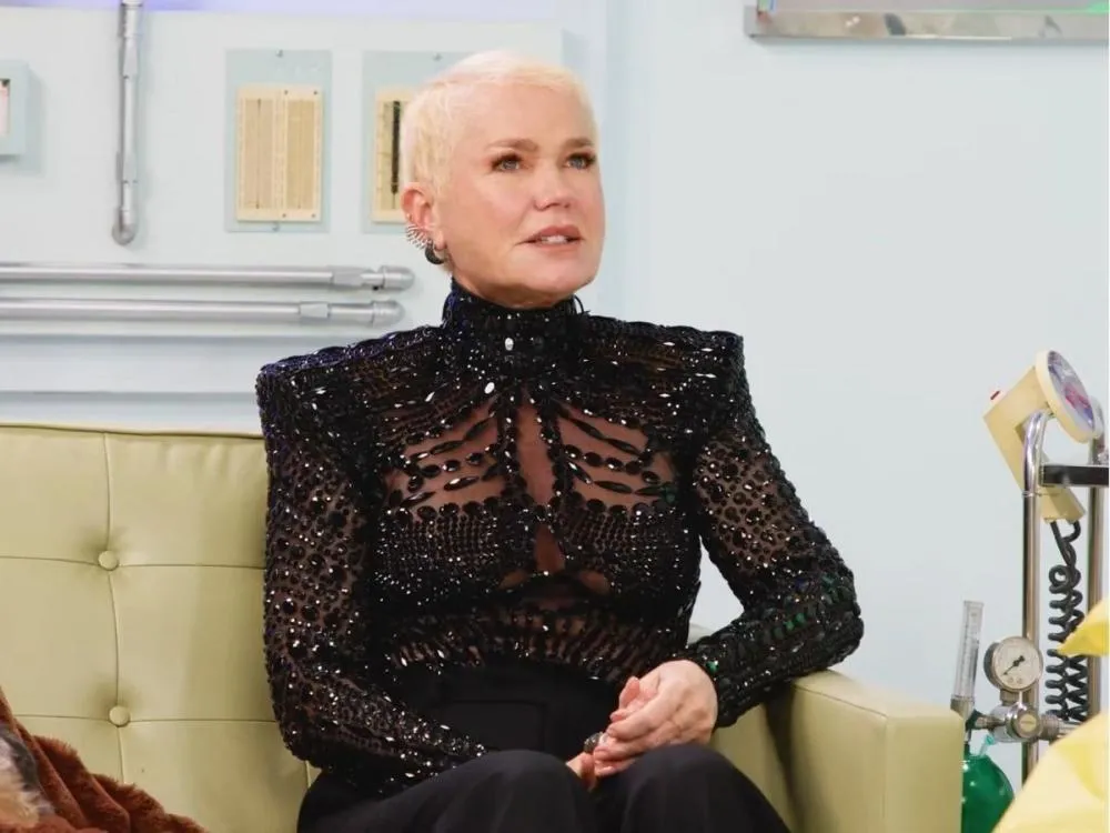Xuxa no podcast “Ambulatório da Moda” sobre seus looks e tendência no mundo da moda (Reprodução: YouTube/Chango TV)