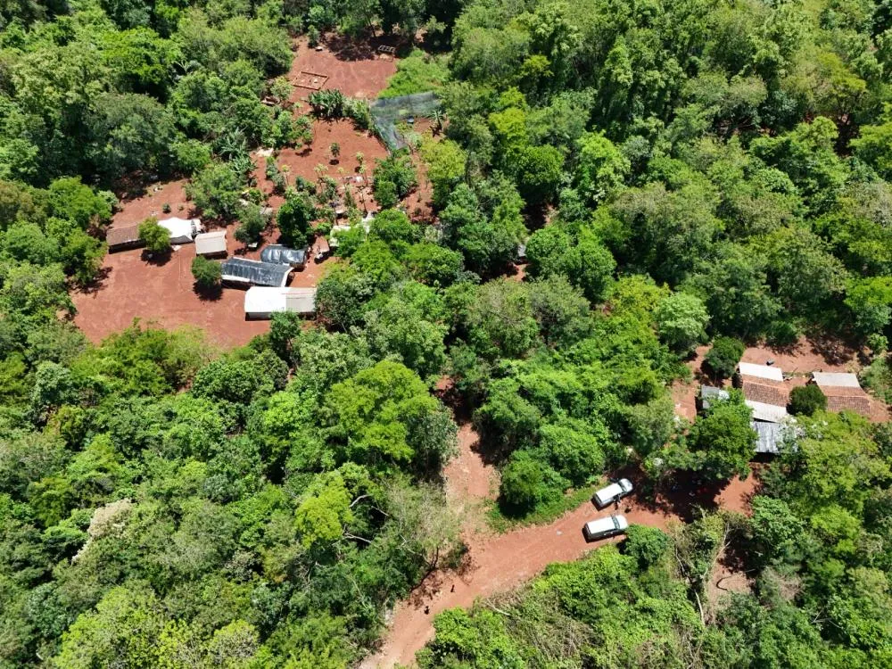 Curva Guarani, na área da faixa de proteção do reservatório, atualmente ocupada pelos indígenas. Fotos: Anderson Gibathe/Itaipu Binacional