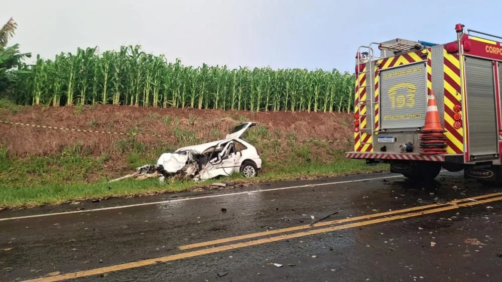 Uma das vítimas morreu ainda no local, enquanto as outras duas foram socorridas em estado grave. Foto: Corpo de Bombeiros