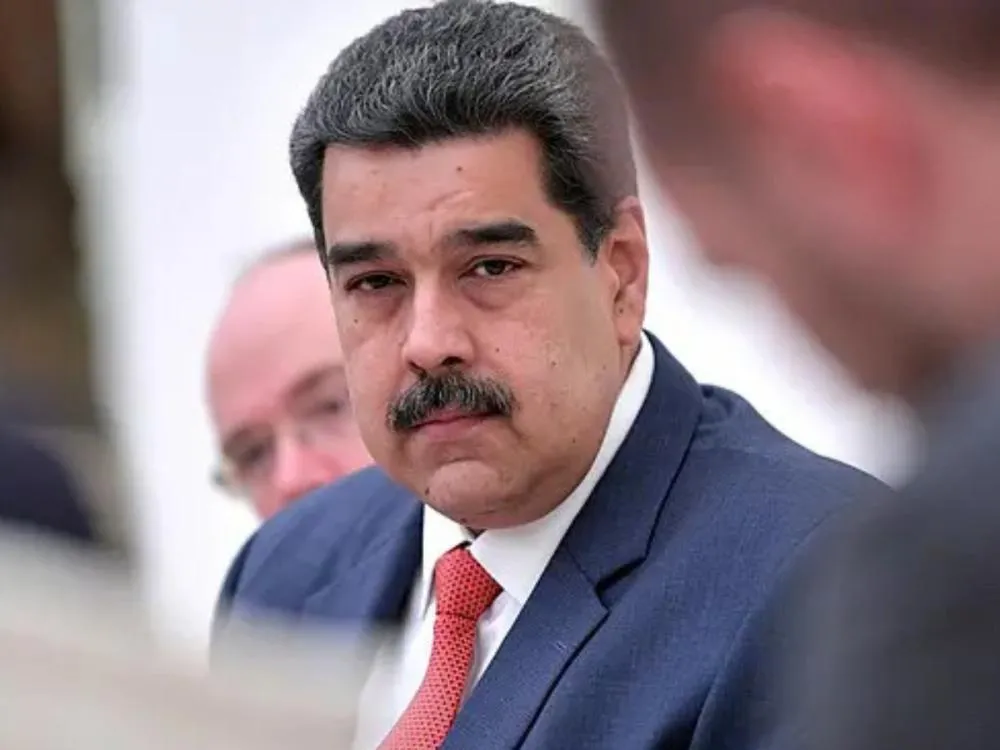 Nicolás Maduro usando terno e com semblante sério. Foto: Reprodução/Wikimedia Commons
