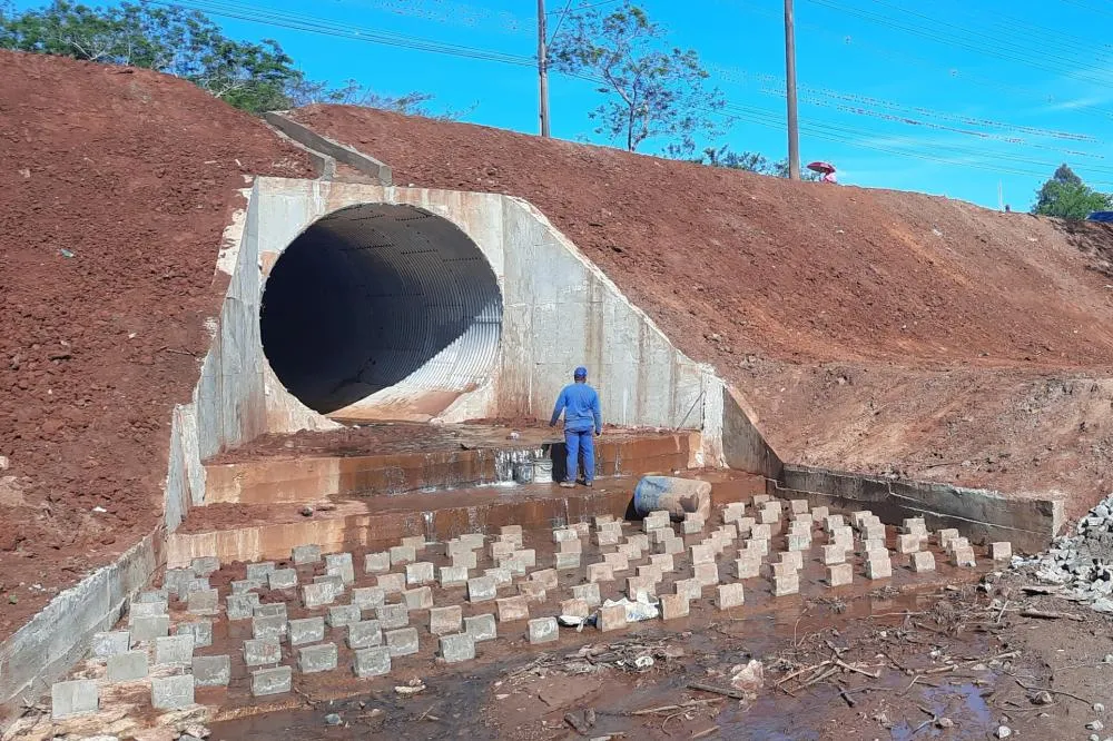 Obra de novo bueiro metálico em rodovia de Ribeirão do Pinhal está quase pronta. Foto: DER