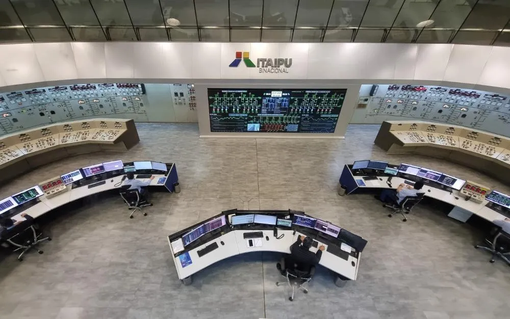 Sala de Controle da usina. Foto: William Brisida/Itaipu Binacional